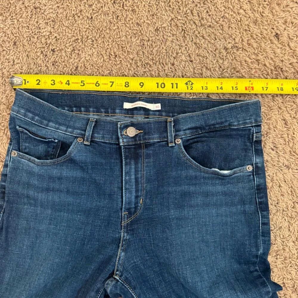 Levi’s Bermuda Jean Shorts Women’s size 30 - Picture 9 of 14